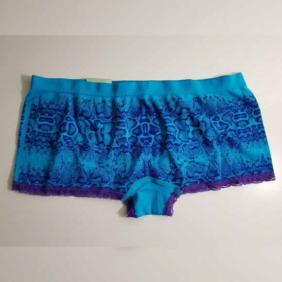 Junior Sz. 8, Boyshorts - Picture 2 of 3